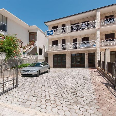 דוגי ראט Apartments Ricina מראה חיצוני תמונה